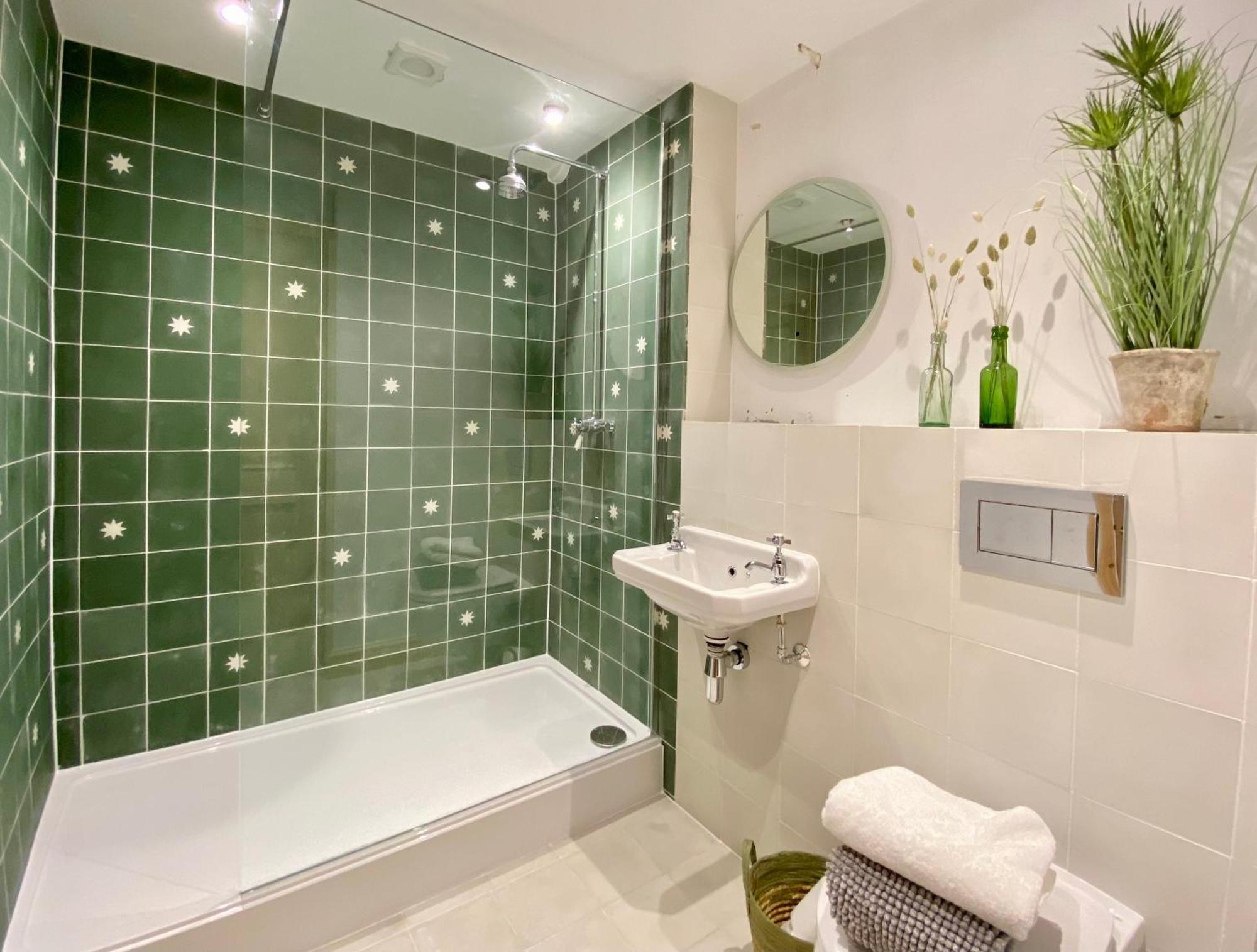 Victoria Bar Walls By Chateau Anna, Central York - Free Parking Buitenkant foto